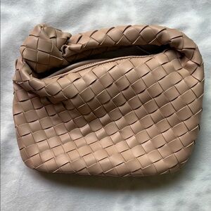 Elegant Tan Woven Women's Hand Bag